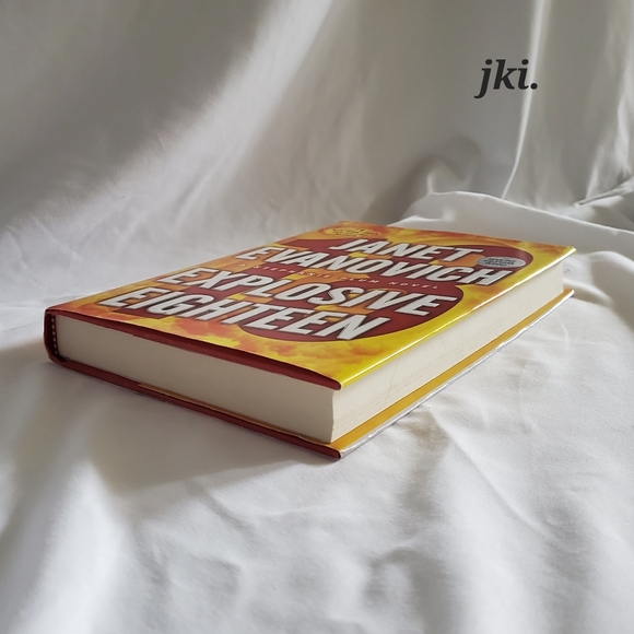 Explosive Eighteen by: Janet Evanovich - Picture 4 of 10